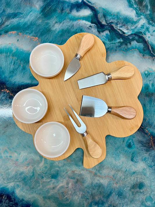 Bamboo - Lucky Shamrock - Charcuterie Board, 3 sauce dishes & 4 Utensils Set